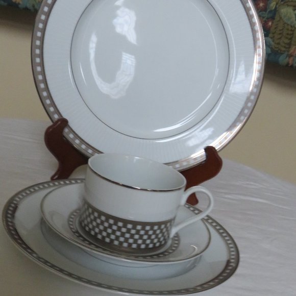 Mikasa Fine china ( starter set ) - Picture 1 of 7